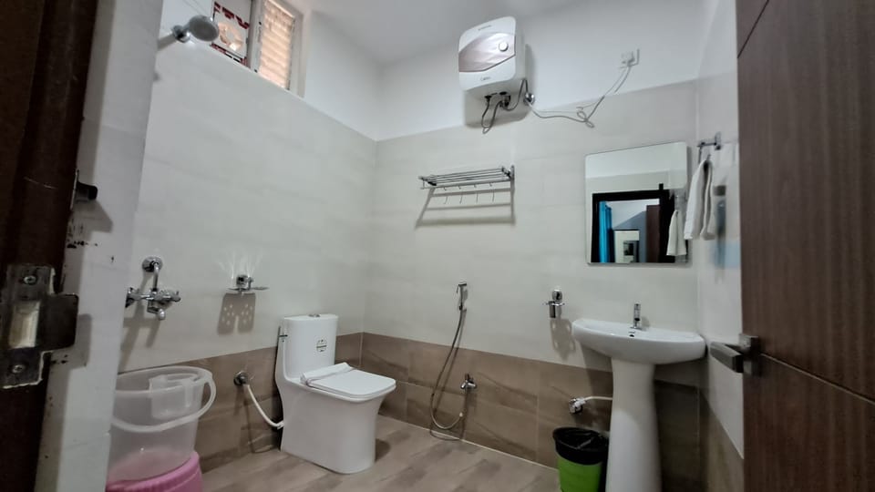 Deluxe Double Room Single Use | Bathroom | Shower, hair dryer, bathrobes, towels