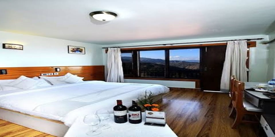 Suite | Free WiFi, bed sheets