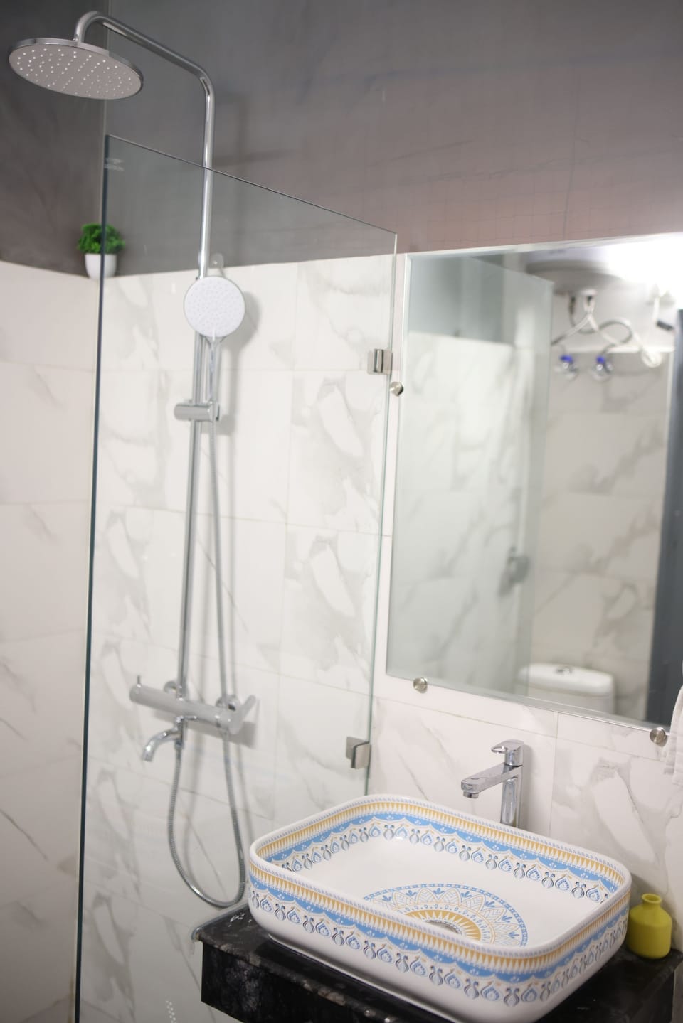 Luxury Studio Suite, Non Smoking, City View | Bathroom | Rainfall showerhead, designer toiletries, hair dryer, slippers