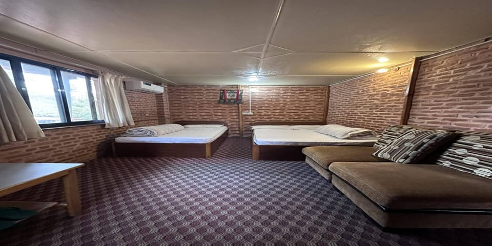 Family Room | Free WiFi, bed sheets