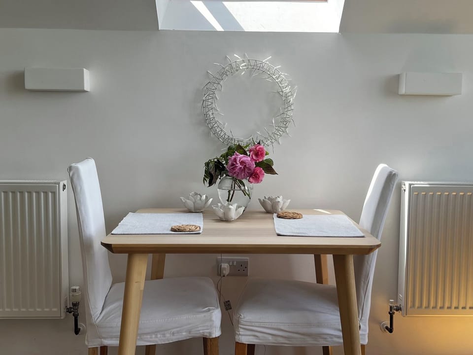 Cottage | Dining