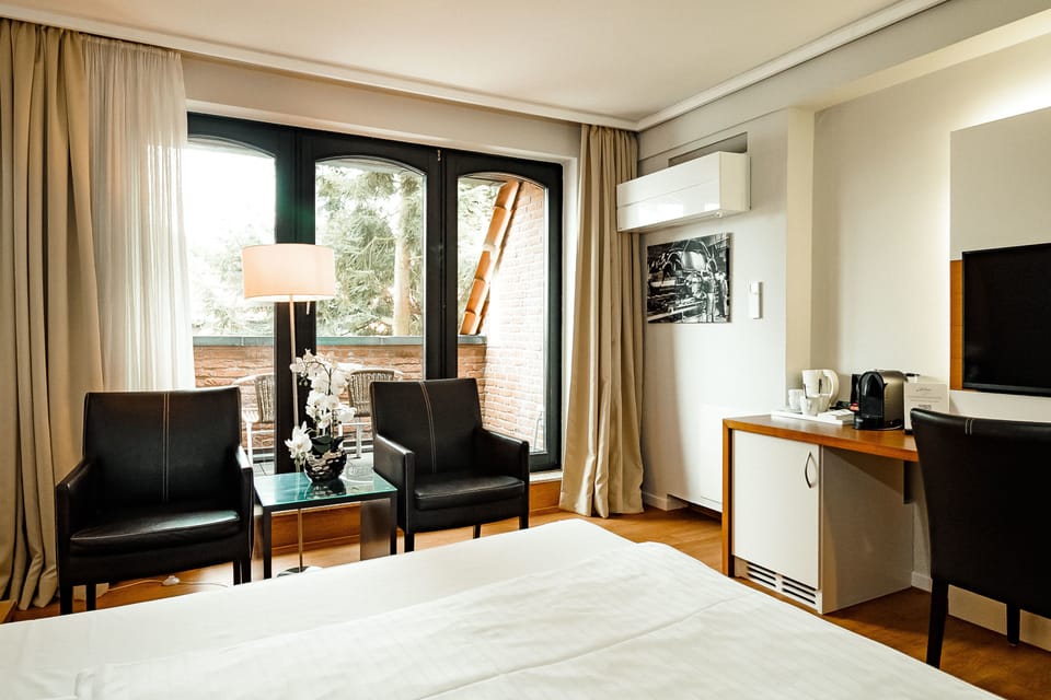 Premium bedding, minibar, in-room safe, desk