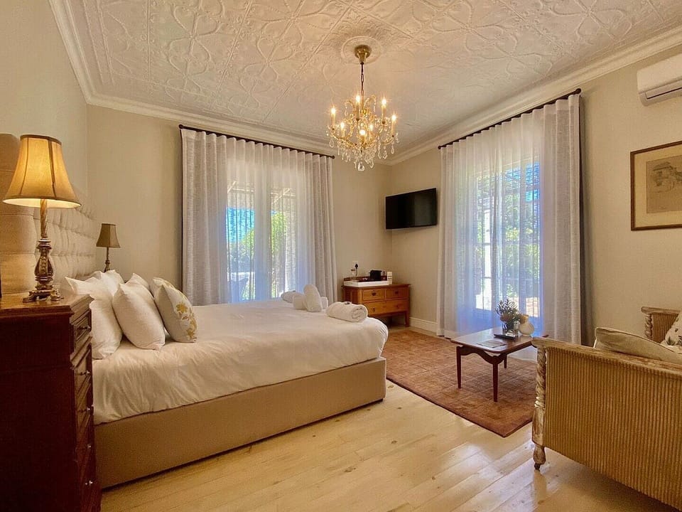 Premium Room, 1 King Bed | Premium bedding, individually decorated, individually furnished