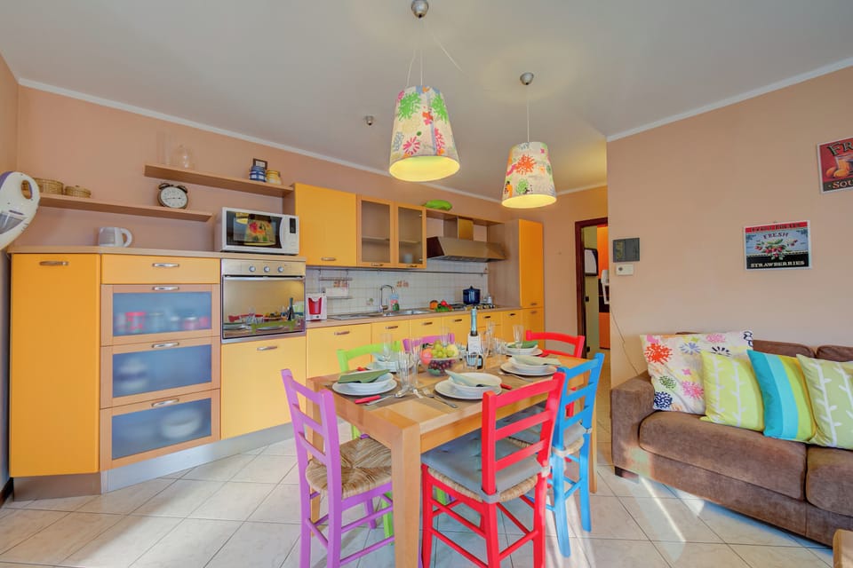 Family Apartment, Multiple Bedrooms (Casa Angiolina Lake & Mountain View) | Dining