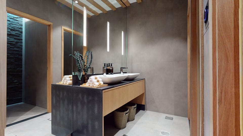 Bathroom shower