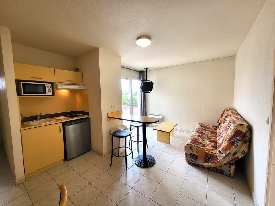 Quadruple Room | Living area | 60-cm TV with digital channels
