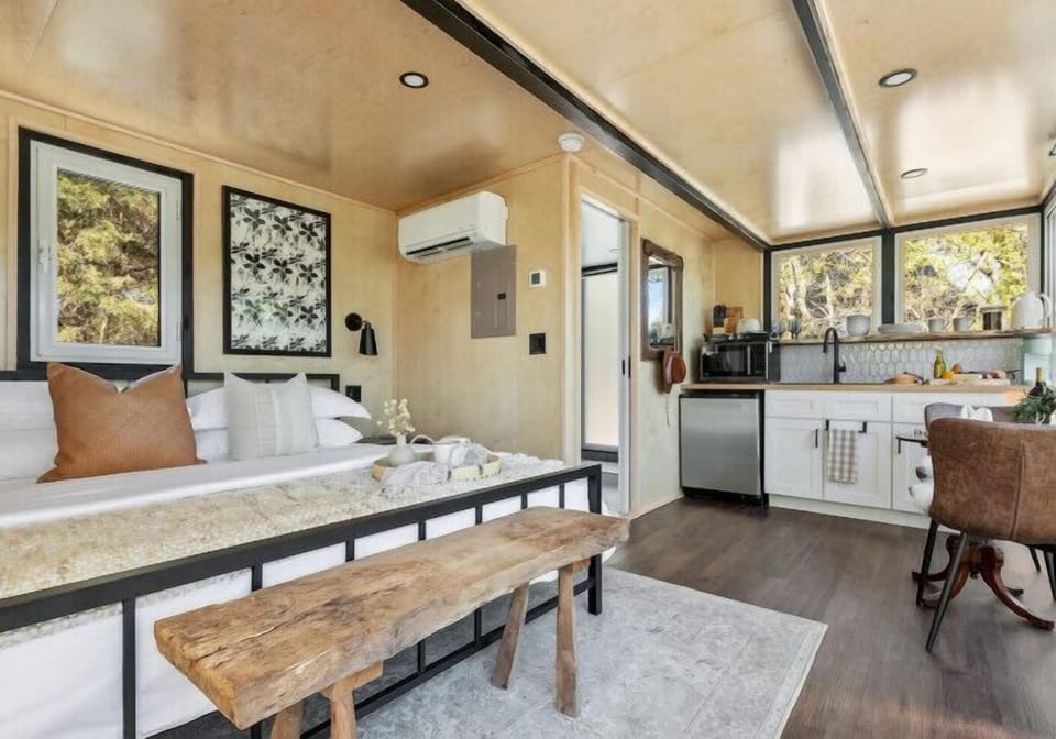 Luxury Cabin, Pets Allowed, Garden Area | Premium bedding, individually decorated, individually furnished