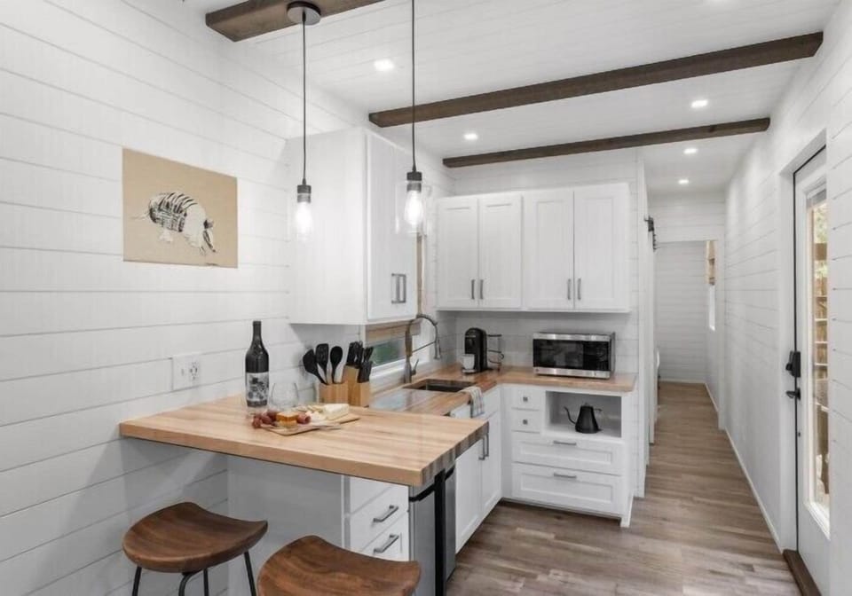 Premium Cabin, Garden Area | Private kitchen | Mini-fridge, microwave, coffee/tea maker, cookware/dishes/utensils