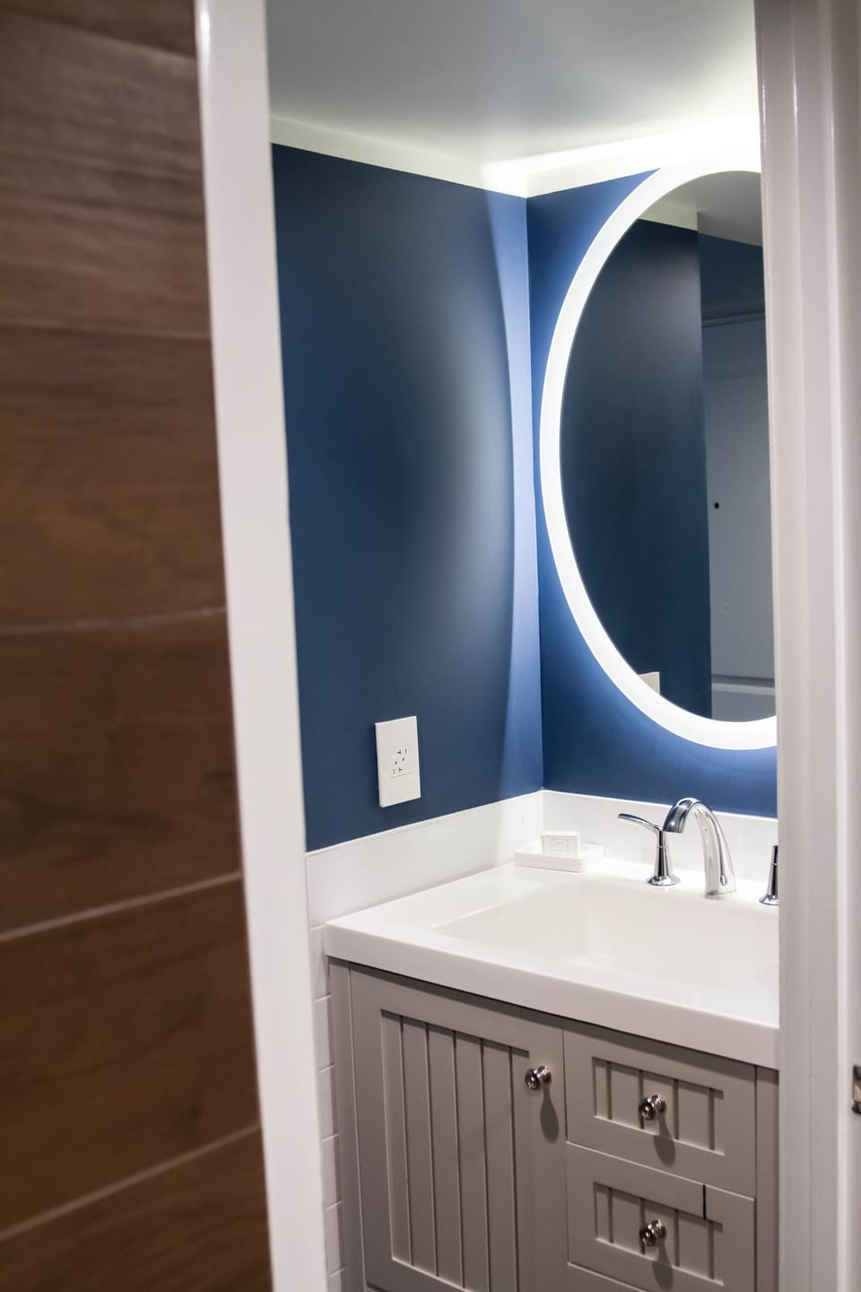 Bathroom sink