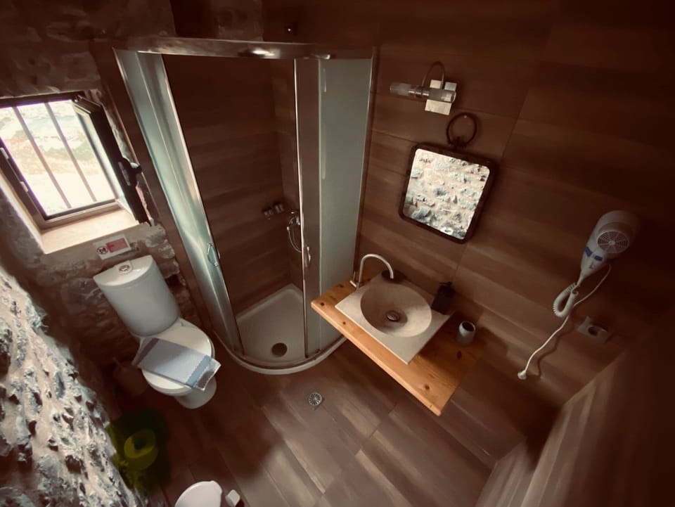 Classic Double Room | Bathroom | Hair dryer