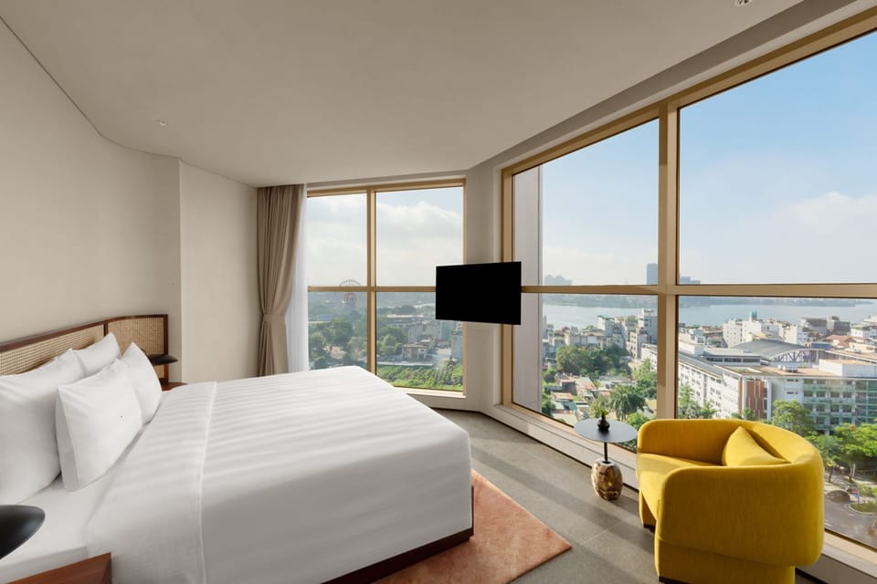 Minibar, in-room safe, desk, iron/ironing board