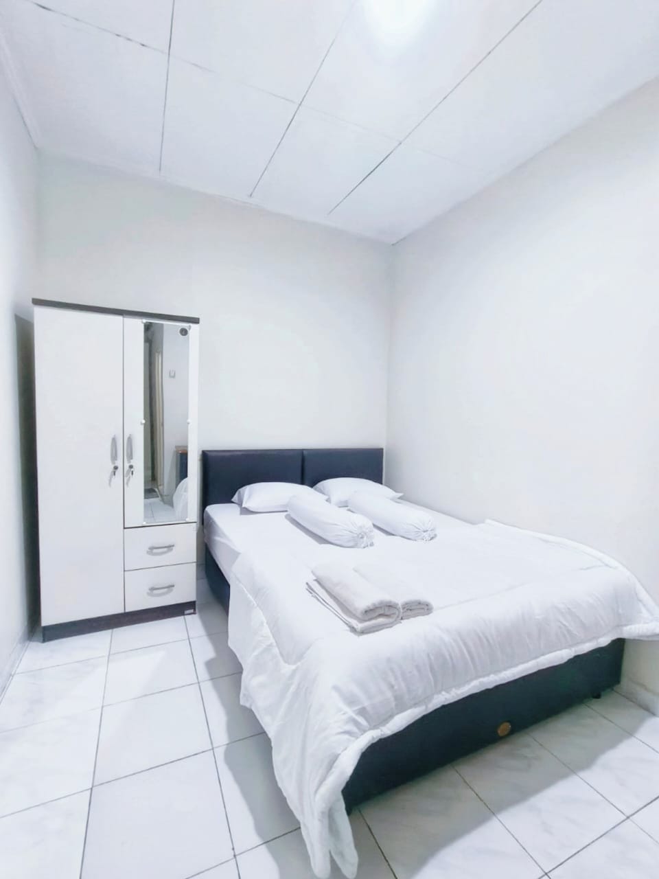Standard Double Room | Desk