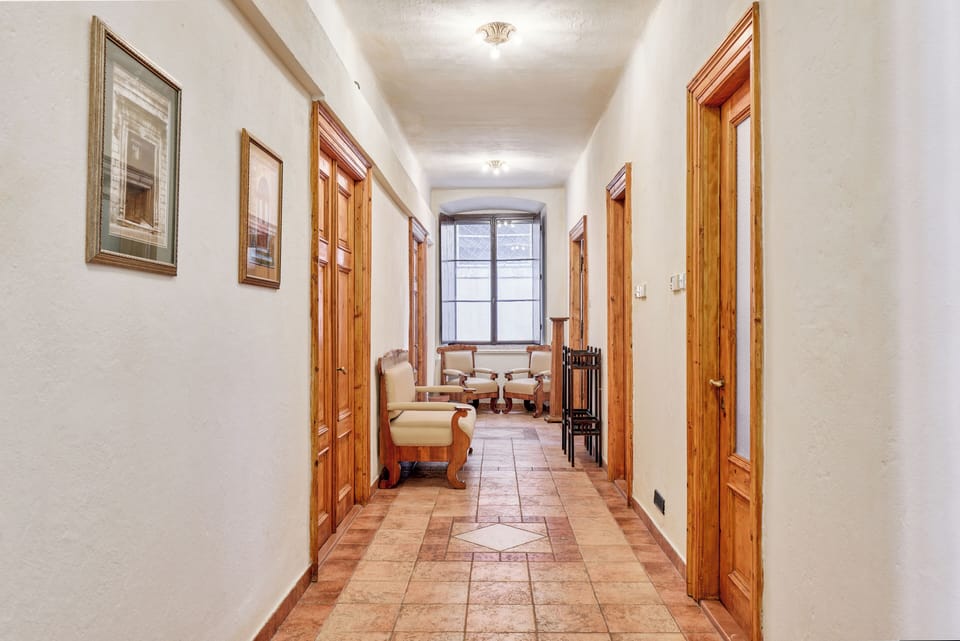 Signature Double Room, 1 Bedroom | Living area | Computer monitors, printers