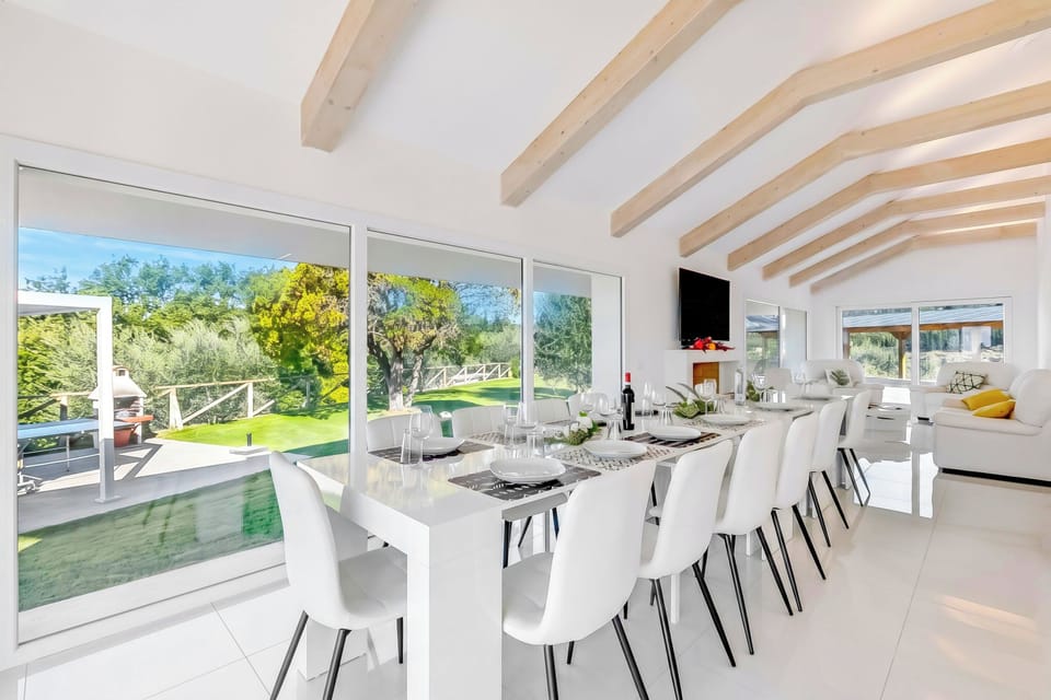 Family Villa, 6 Bedrooms, Refrigerator & Microwave (Villa Chimera White 16 with Pool &) | Dining
