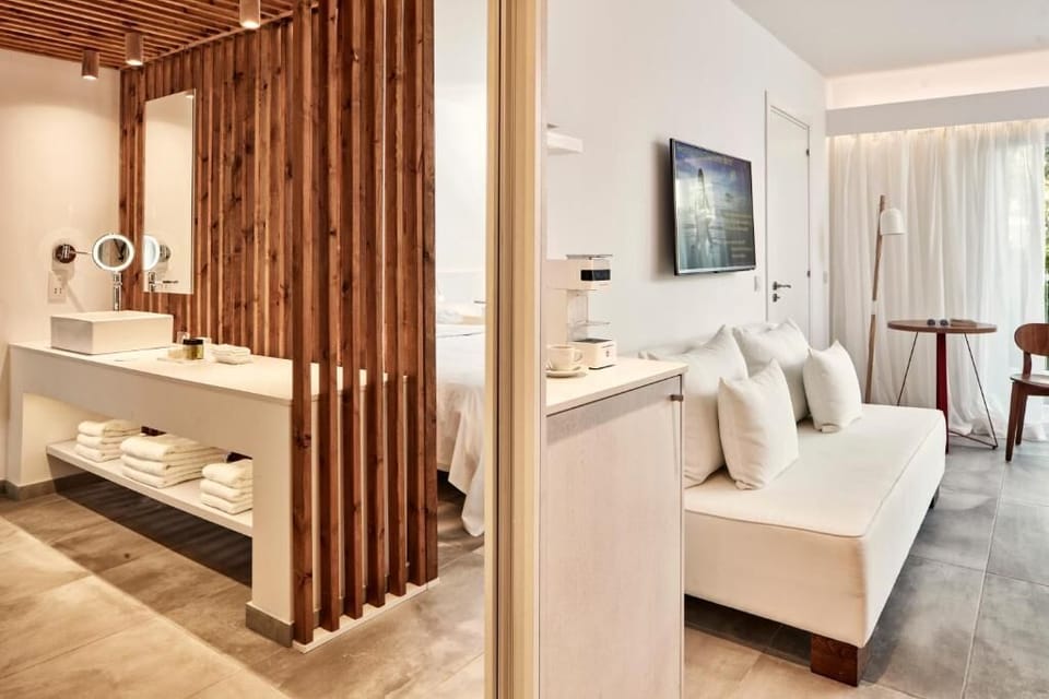 In-room safe, desk, blackout drapes, soundproofing