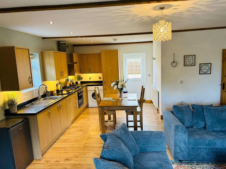 House | Private kitchen | Fridge, microwave, oven, stovetop