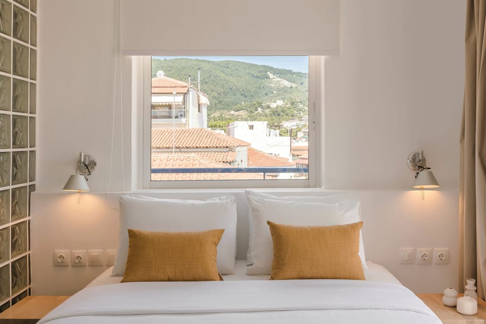 Standard Room | 1 bedroom, minibar, desk, soundproofing