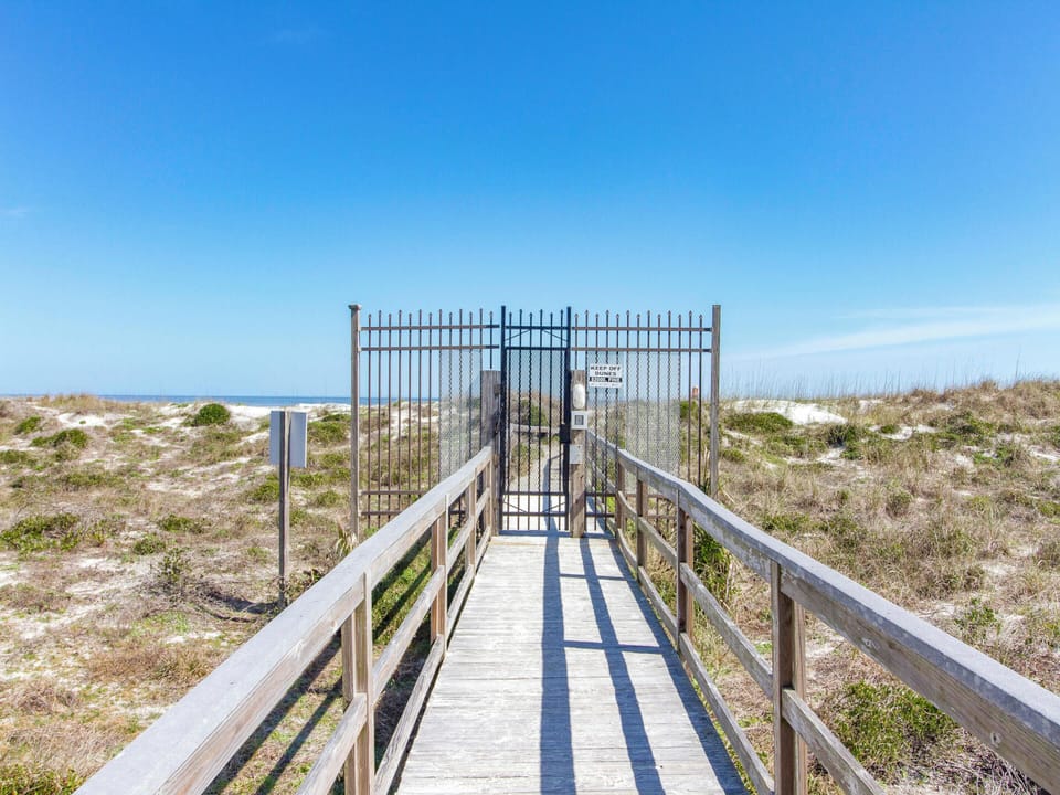 Condo (3 Bedrooms) | Property amenity