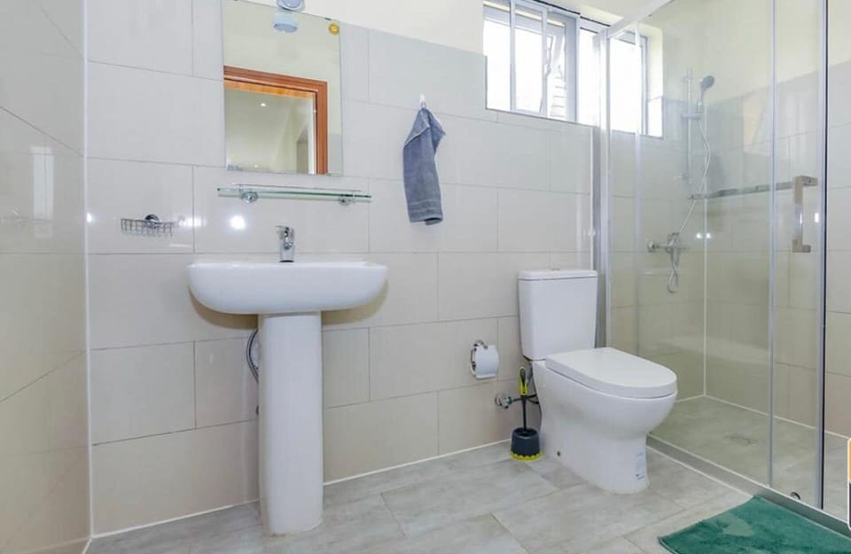 House | Bathroom | Separate tub and shower, deep soaking tub, towels