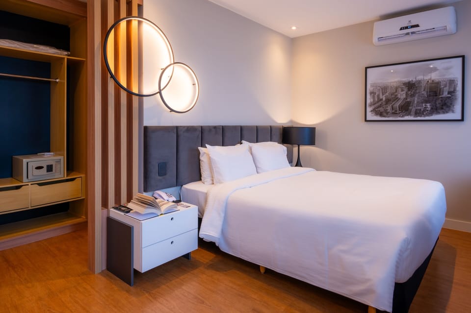 Executive Double Room, 1 Queen Bed | Minibar, in-room safe, desk, blackout drapes