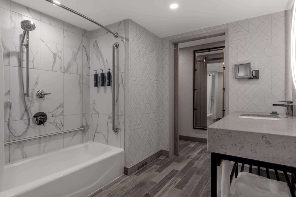 Room, 1 King Bed, Accessible, Bathtub | Bathroom | Free toiletries, hair dryer, towels