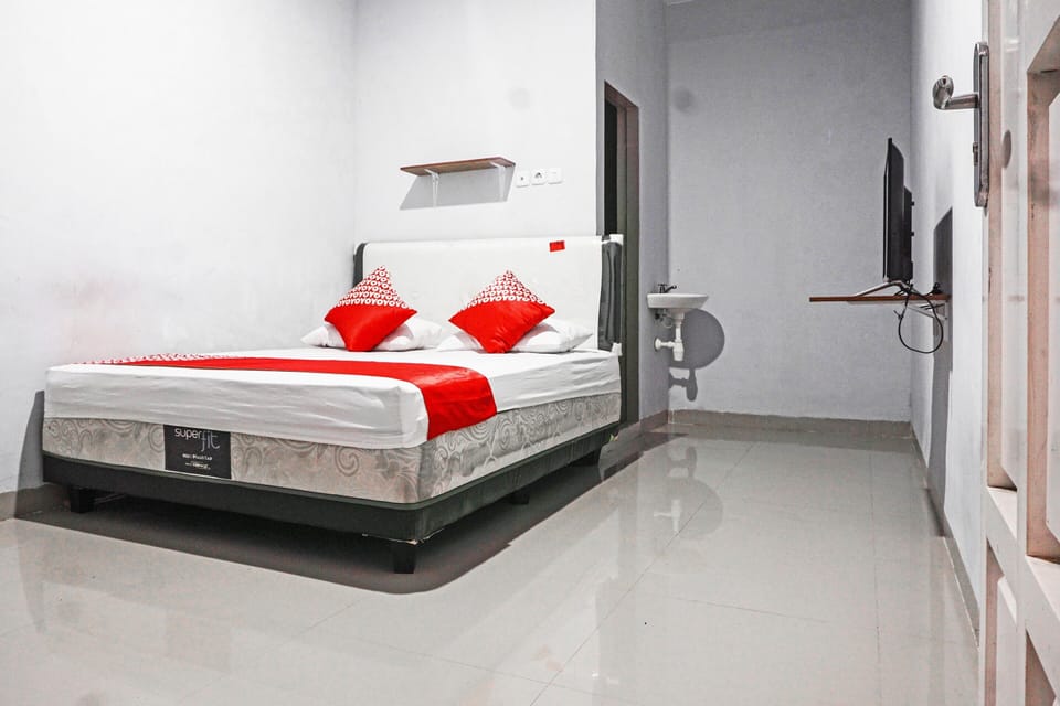 Double Room | Desk, laptop workspace, WiFi (free), bed sheets