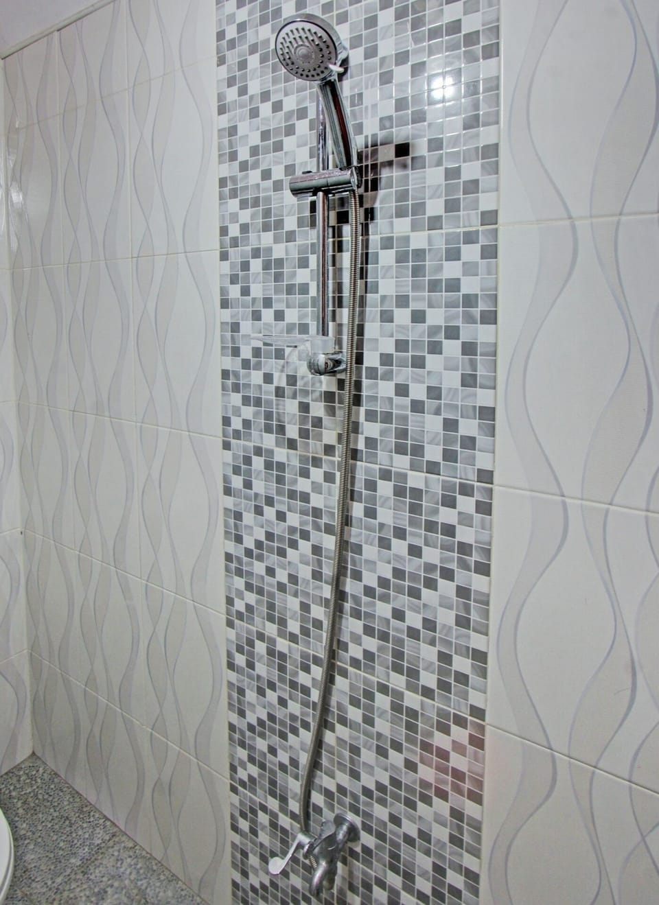 Deluxe Double Room | Bathroom | Shower, rainfall showerhead, towels, soap