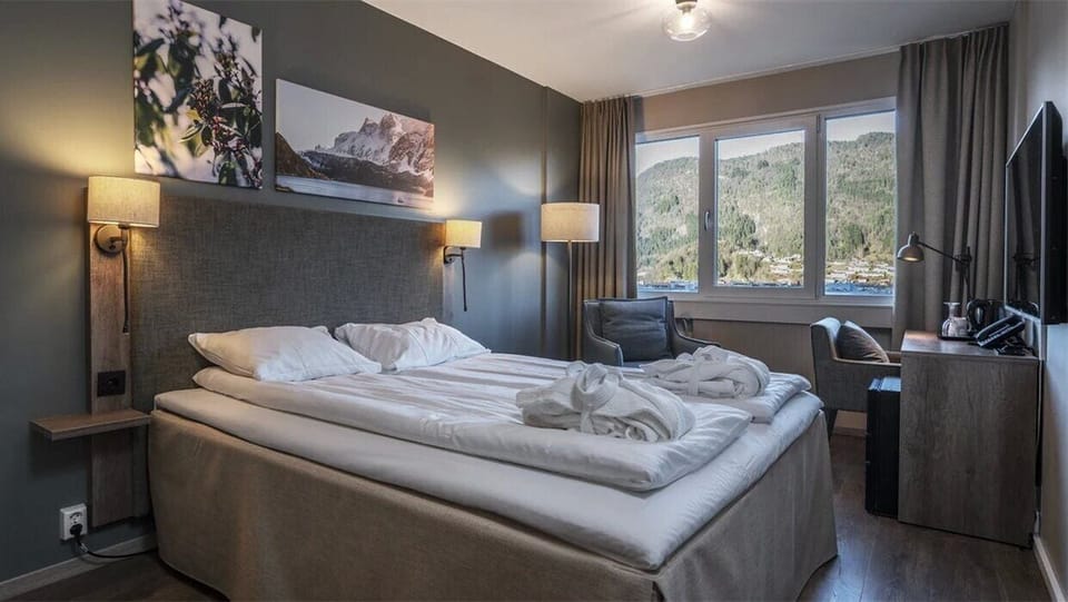 Desk, laptop workspace, cribs/infant beds, free WiFi
