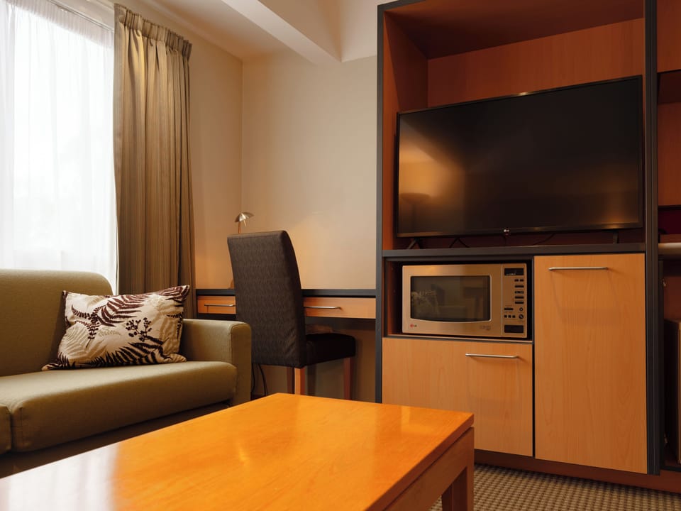Superior Suite | In-room safe, desk, iron/ironing board, free WiFi
