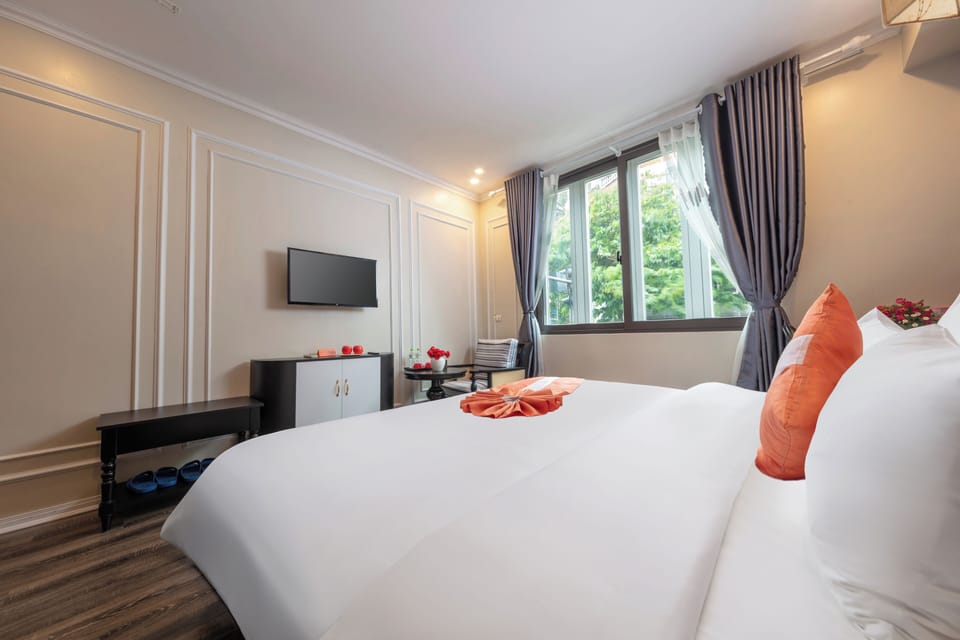 Executive Double Room | Minibar, desk, soundproofing, free WiFi