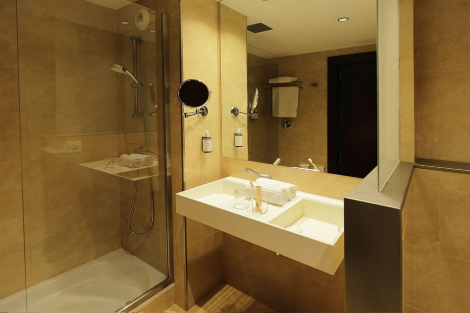 Shower, eco-friendly toiletries, hair dryer, bidet