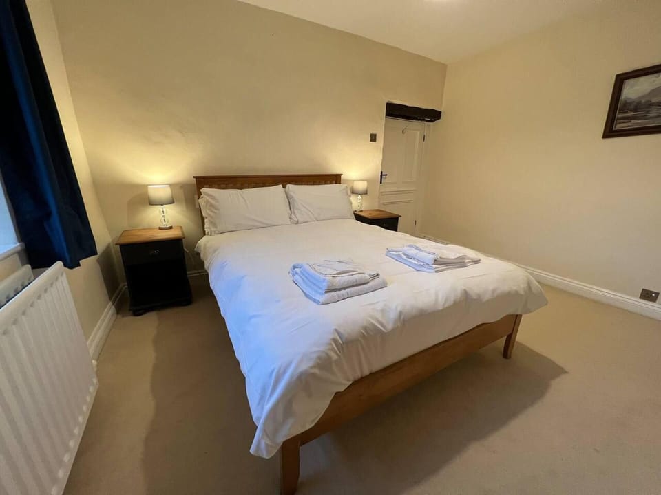 House | 4 bedrooms, iron/ironing board, free WiFi, bed sheets