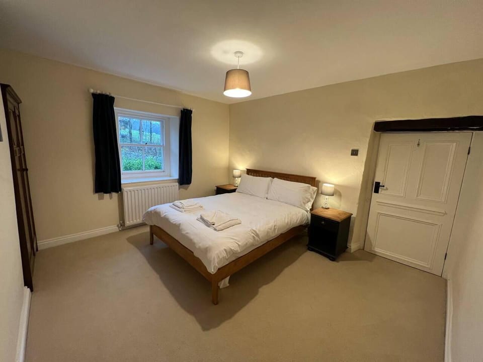 House | 4 bedrooms, iron/ironing board, free WiFi, bed sheets