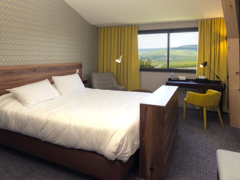 Deluxe Room, 1 Queen Bed, Non Smoking | Premium bedding, desk, laptop workspace, blackout drapes