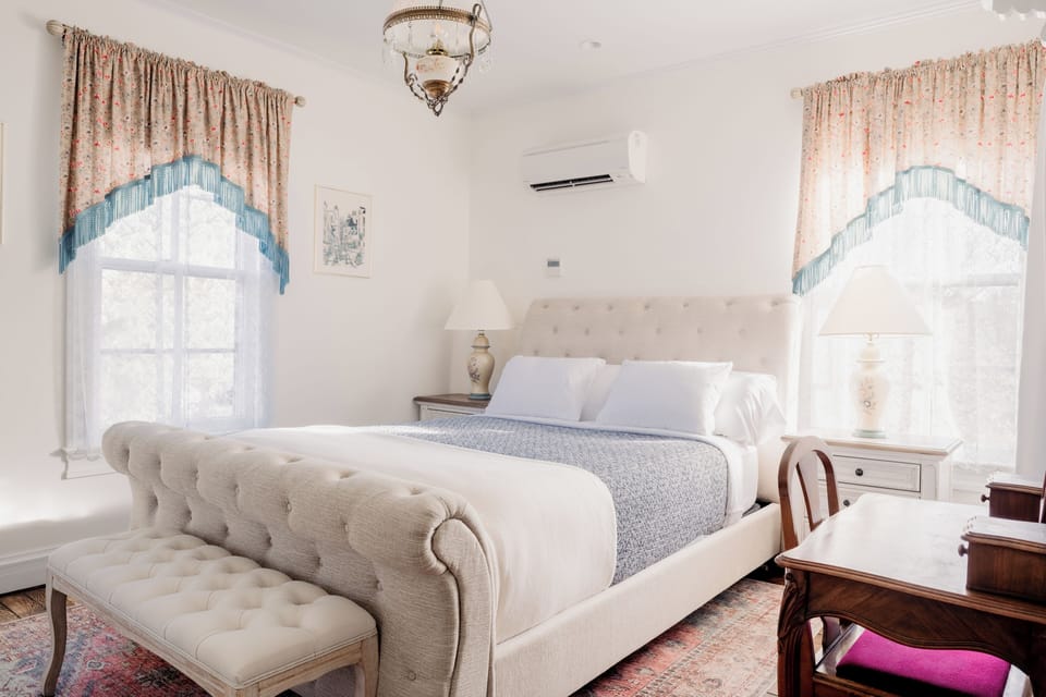 Deluxe Room, 1 Queen Bed, City View | Down comforters, in-room safe, individually decorated