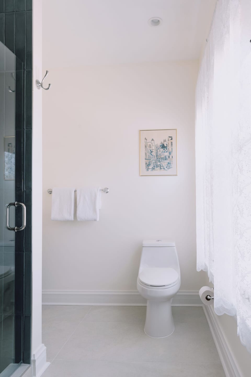 Deluxe Room, 1 Queen Bed, City View | Bathroom | Shower, rainfall showerhead, hair dryer, towels