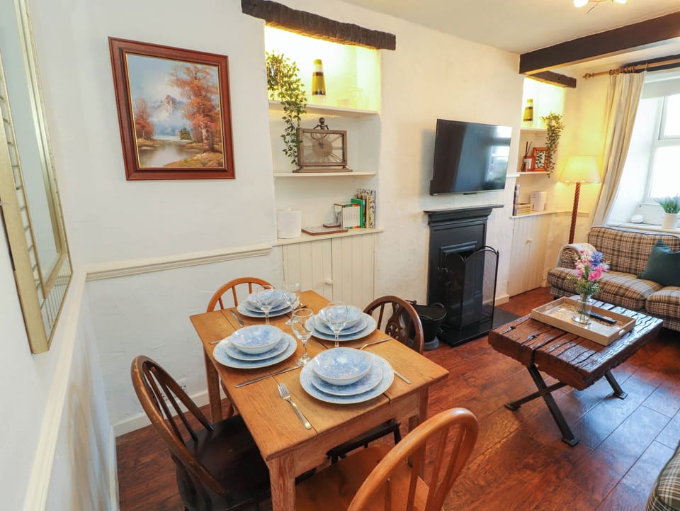 Cottage | Dining