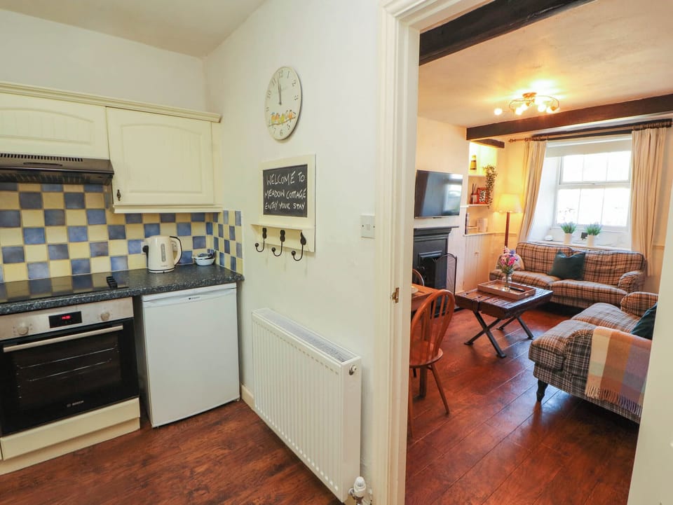 Cottage | Living area | Fireplace