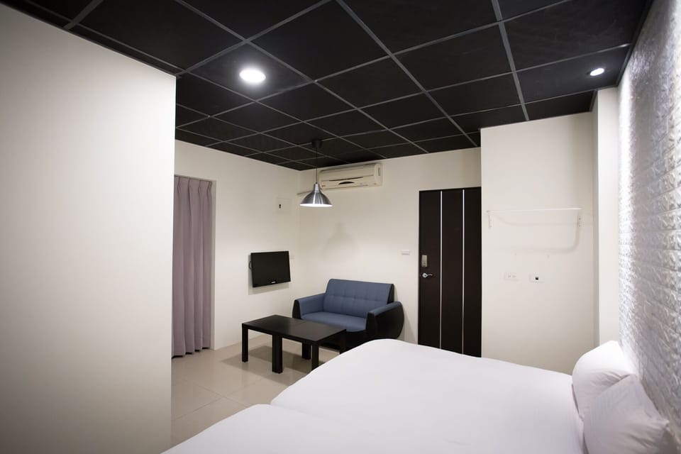 Basic Quadruple Room | Soundproofing, free WiFi