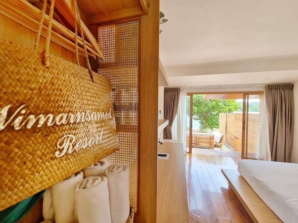 Family Sea View on 2 nd floor | Minibar, blackout drapes, free WiFi, bed sheets