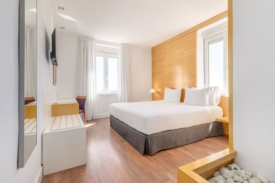 Down comforters, minibar, in-room safe, desk