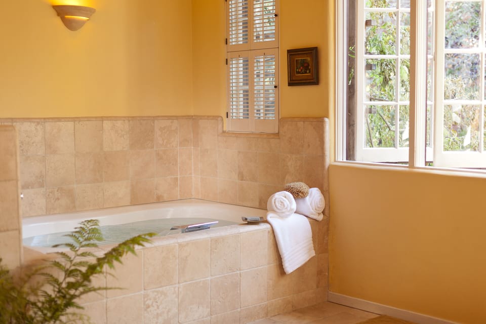 Mayfield Suite | 1 bedroom, in-room safe, free WiFi, bed sheets