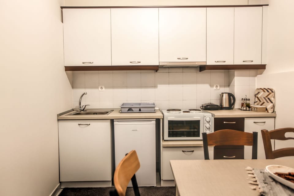 Apartment | Private kitchen | Fridge, oven, coffee/tea maker, electric kettle