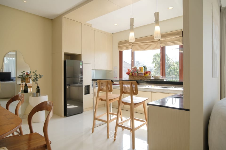 Family room , 4 bedrooms , private pool | Private kitchen | Fridge, microwave, stovetop, electric kettle