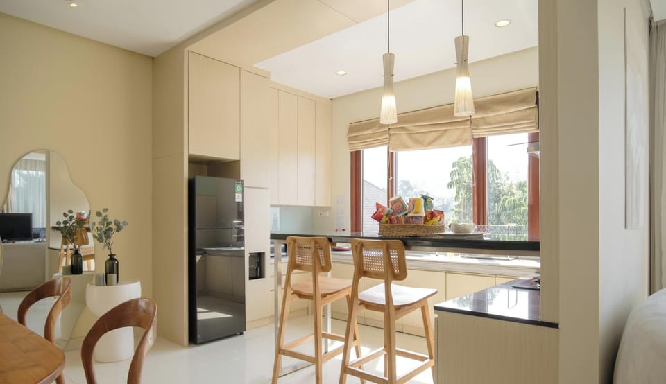Family room , 4 bedrooms , private pool | Private kitchen | Fridge, microwave, stovetop, electric kettle