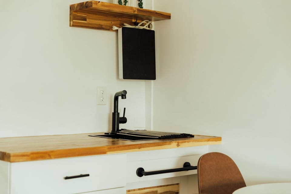 Deluxe Room, 2 Queen Beds, Kitchenette | Private kitchen | Fridge, microwave, coffee/tea maker, electric kettle