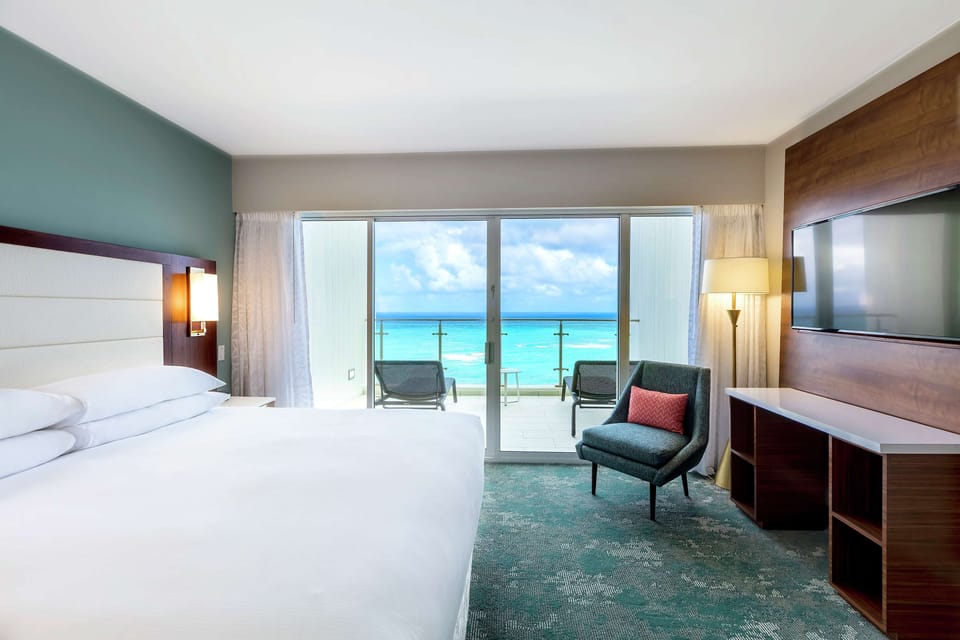 HONEYMOON SUITE- OCEAN AND GARDEN VIEW- 1KNG | Premium bedding, in-room safe, desk, laptop workspace
