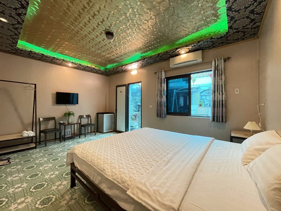 Basic Room | Premium bedding, Select Comfort beds, desk, free WiFi