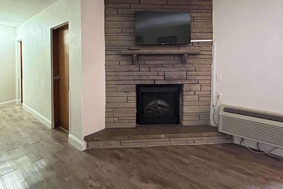 Suite, Multiple Beds, Non Smoking | Premium bedding, in-room safe, desk, laptop workspace