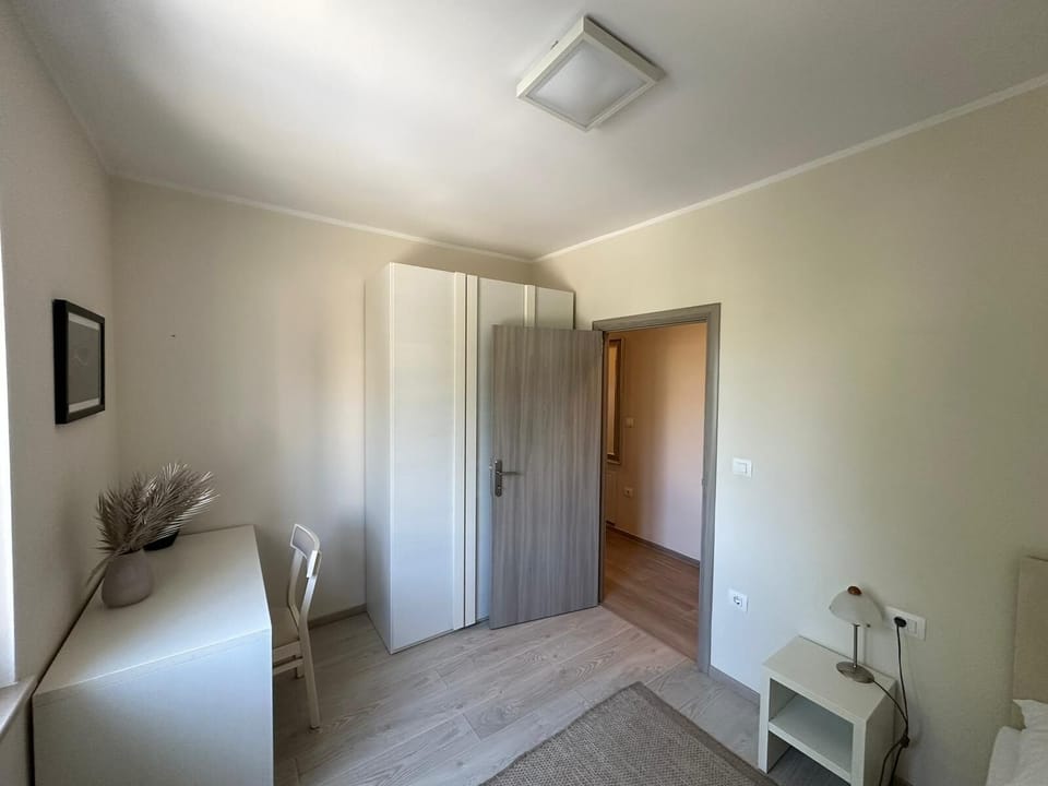 Apartment | 3 bedrooms, blackout drapes, iron/ironing board, WiFi (free)
